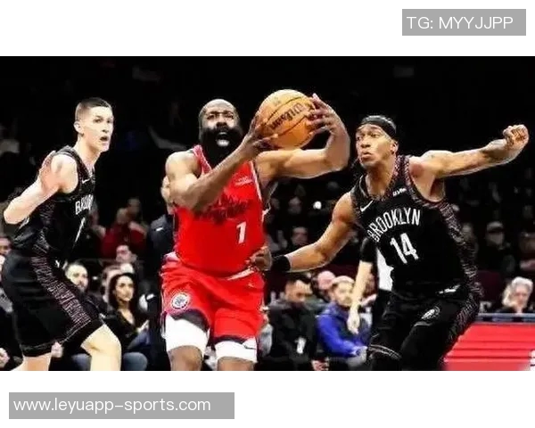 哈登训练中右肩酸痛引发关注旋转手臂时感到不适 哈登训练中右肩酸痛引发关注旋转手臂时感到不适